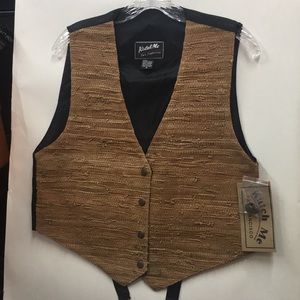 FINAL MARKDOWN Ladies’ DS Vintage Katch Me Snap-front Woven Leather Vest (M)